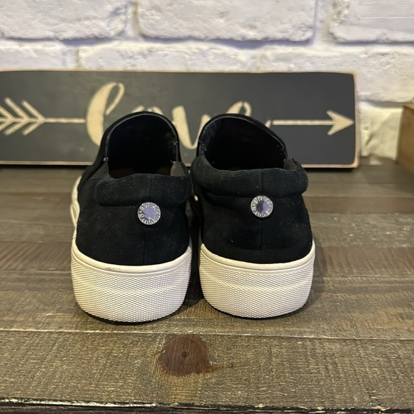 Women’s suede  slip on sneakers - Picture 3 of 6